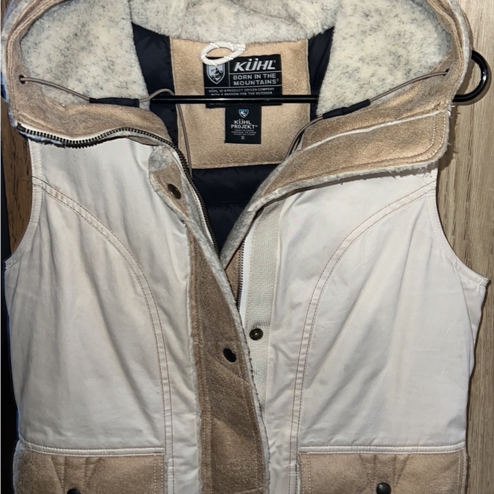 Women’s KUHL down vest with good, perfect shape.